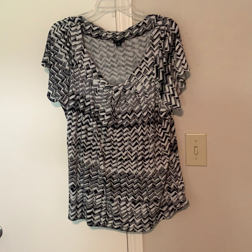 East 5th women’s flutter sleeve shirt. XL